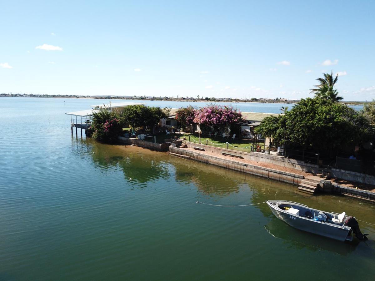 Pelican Point Waterfront Resort Formerly Carnarvon Beach Retreat Exterior photo